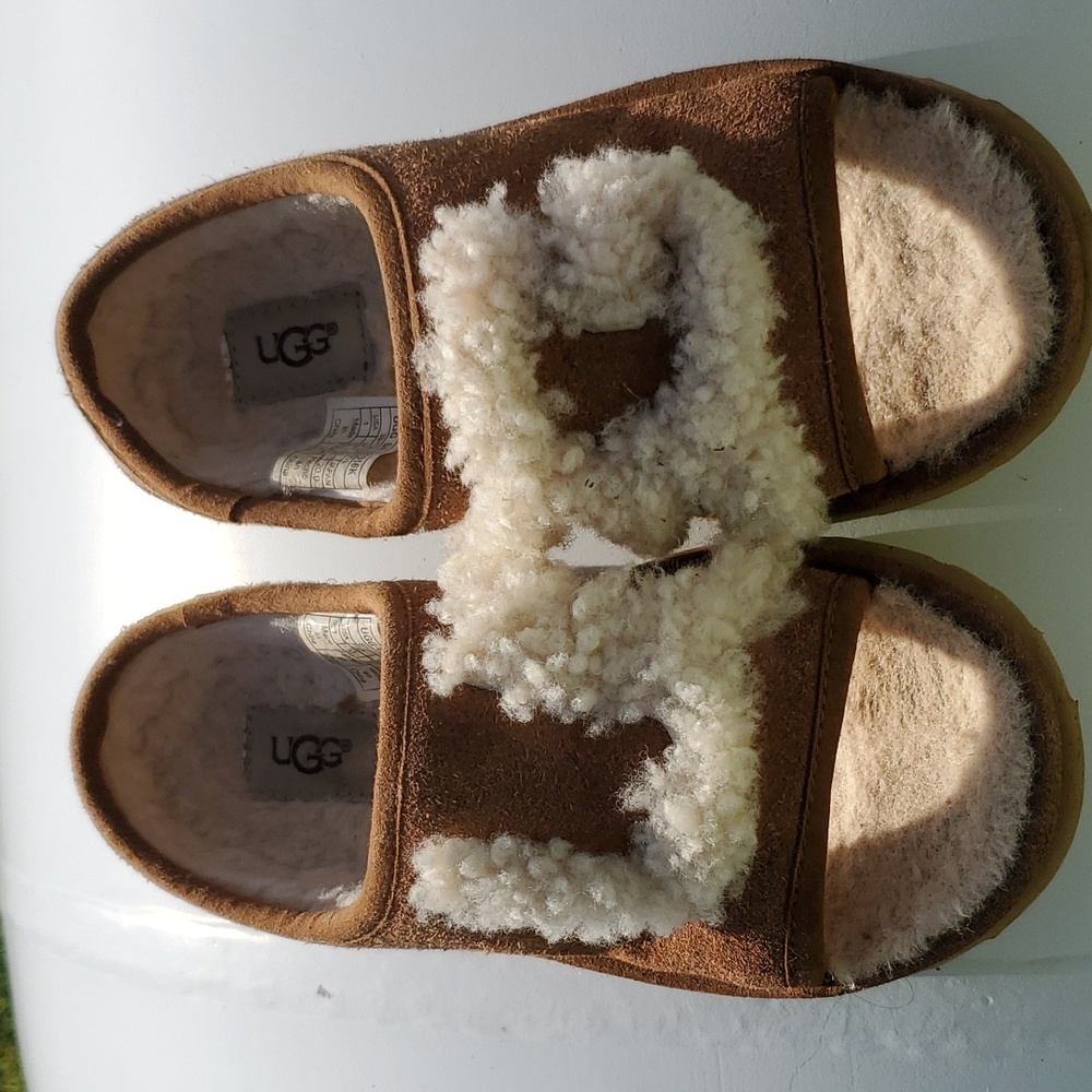 Uggs girls slip on sandals size 1